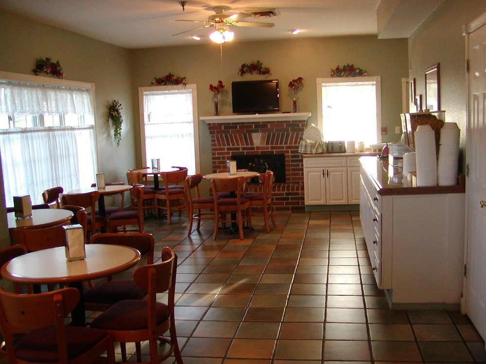 Carriage House Inn 40/61