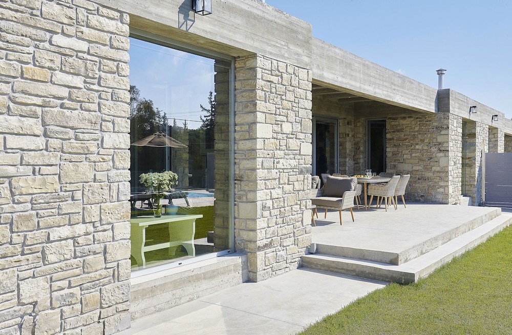 Kouros & Kori Villas 38/49