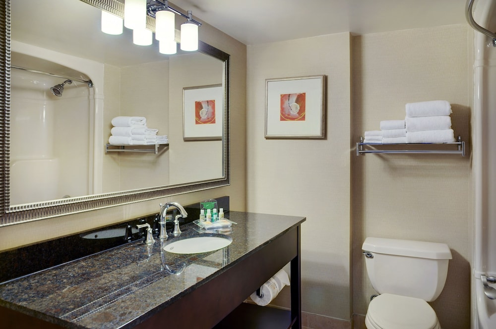 Allure Hotel & Conference Centre 48/50