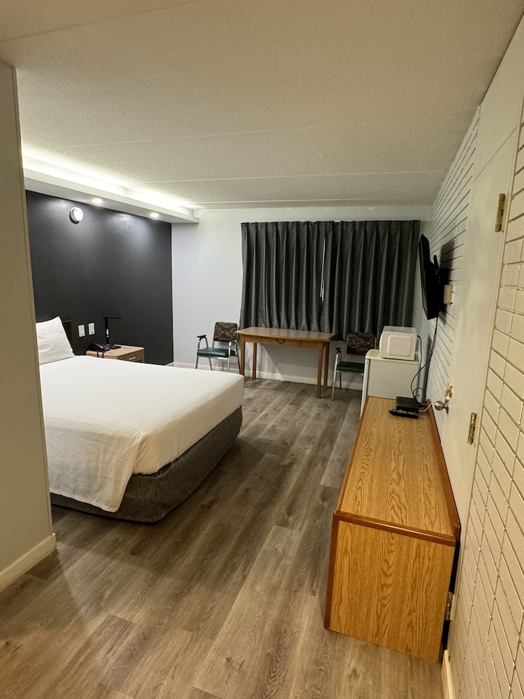 Travelodge by Wyndham Winnipeg Airport 16/37