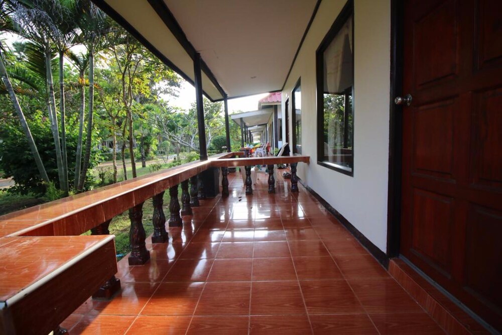 Lanta Nice Beach Resort 3/69
