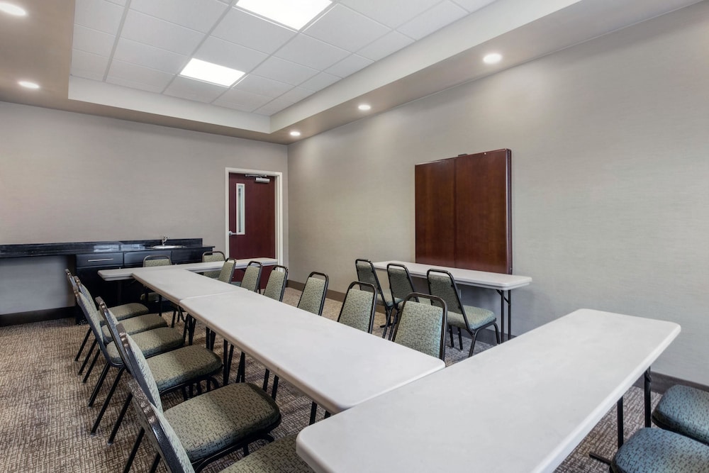 Comfort Suites Nashville 41/46