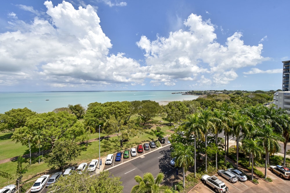 Mantra on the Esplanade Darwin 3/72
