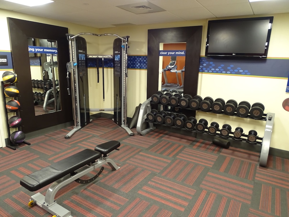 Hampton Inn Suites Madison West 21/48