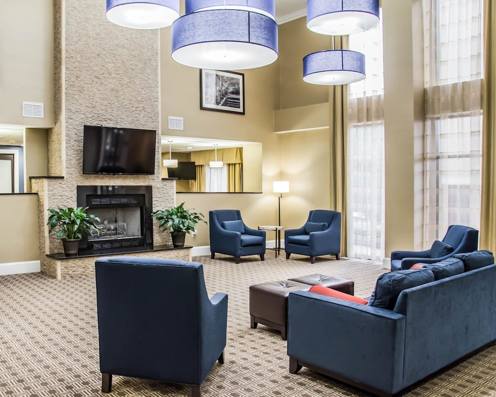 Comfort Suites University - Research Park 27/38