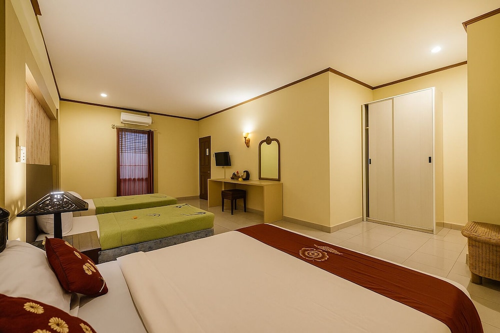 غرفة ديلوكس ثلاثية بسرير كوين وسرير فردي، Puri Saron Madangan Hotel 9/10
