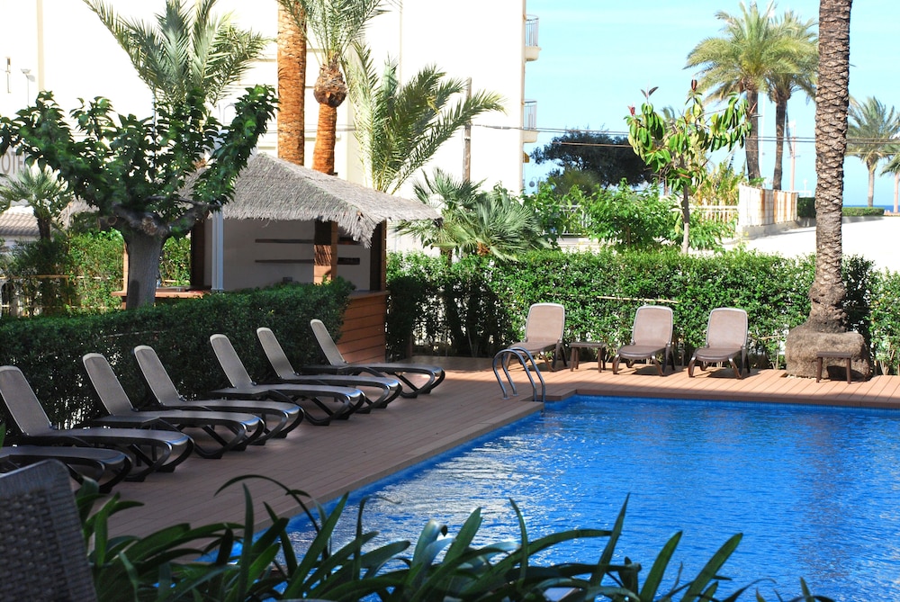 Hotel Los Robles 31/33