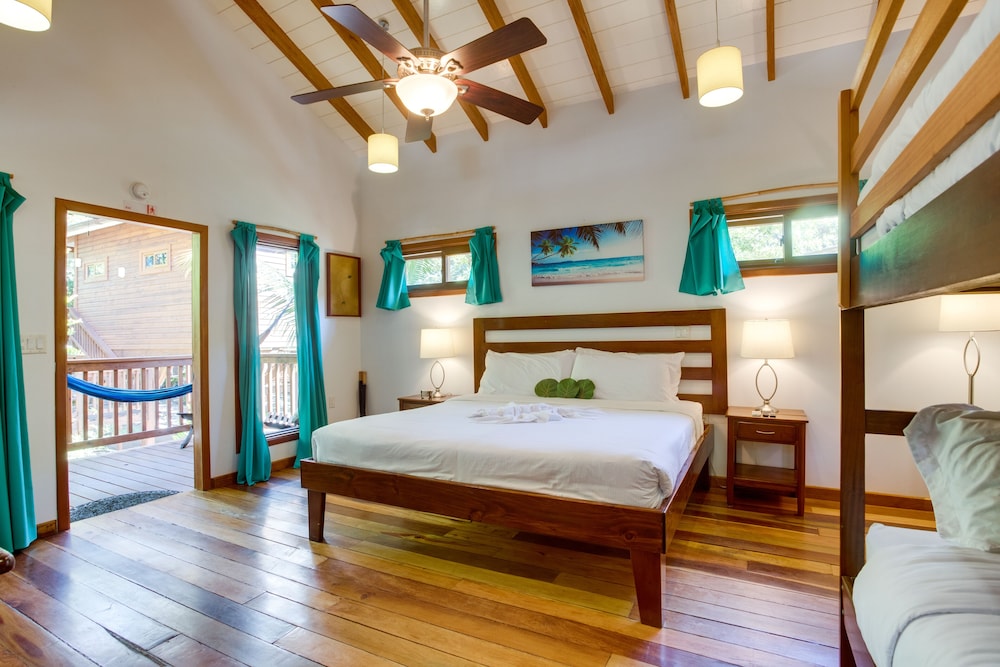 Mariposa Beach Suites 12/50