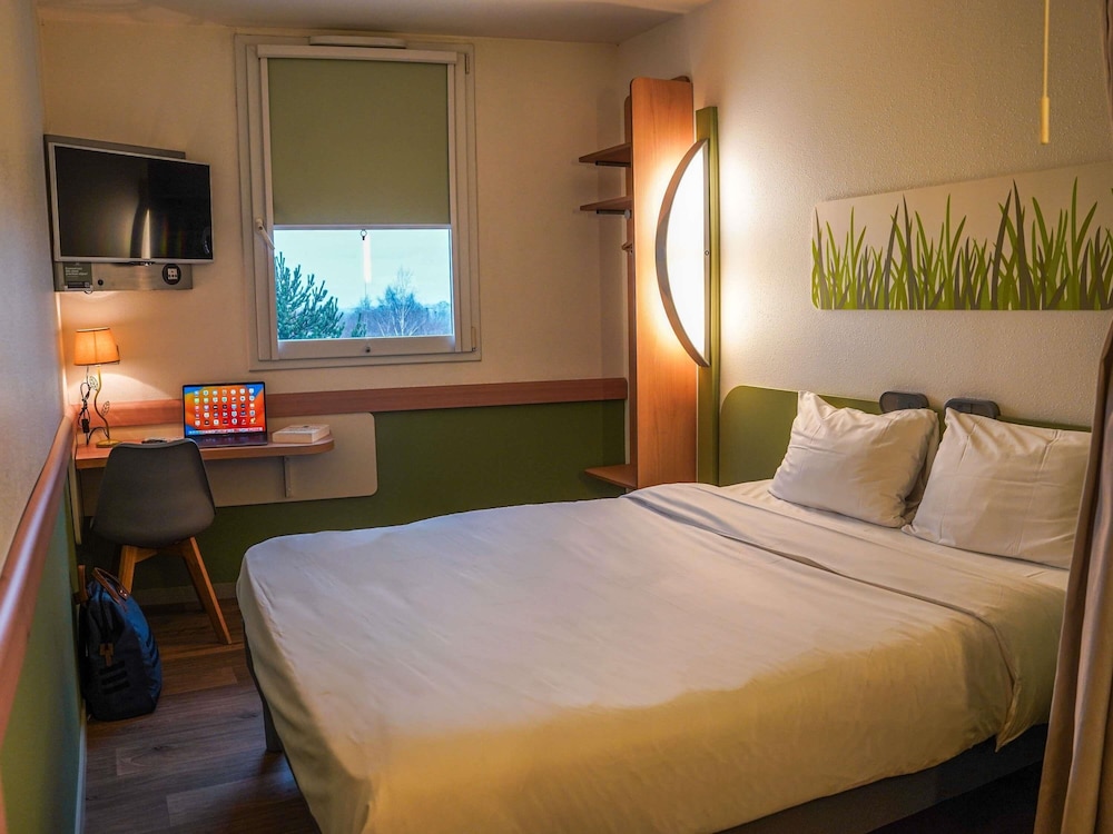 ROOM, DOUBLE BED