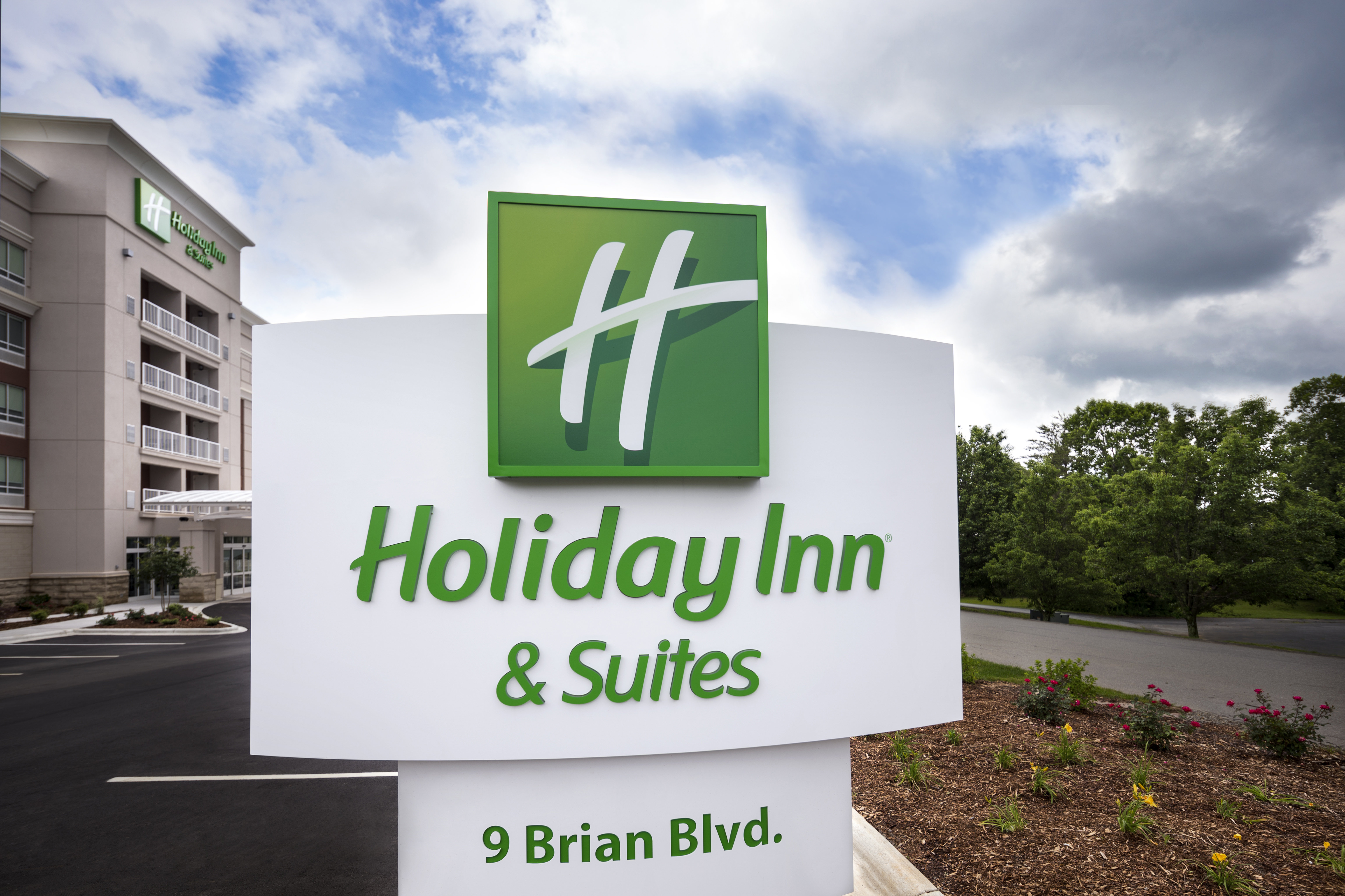 Holiday Inn And Suites Arden Asheville Airport 5/51