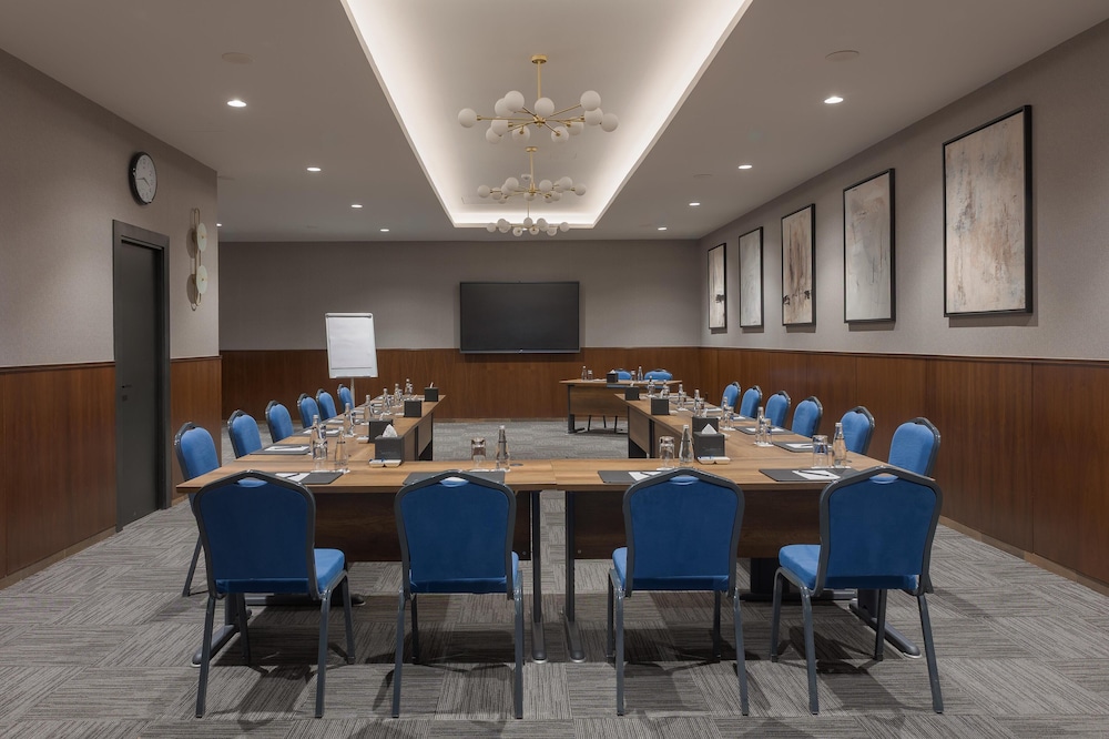Radisson Blu Hotel Amman, Galleria Mall 45/50