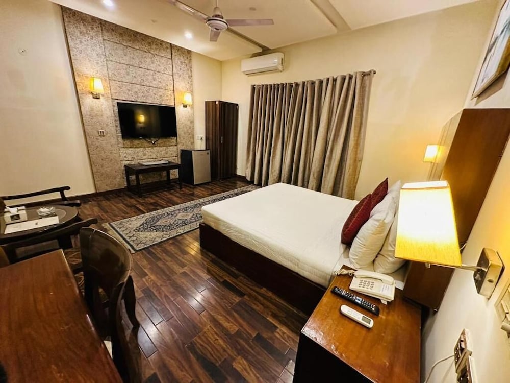 Shelton’s Rezidor Lahore 21/51