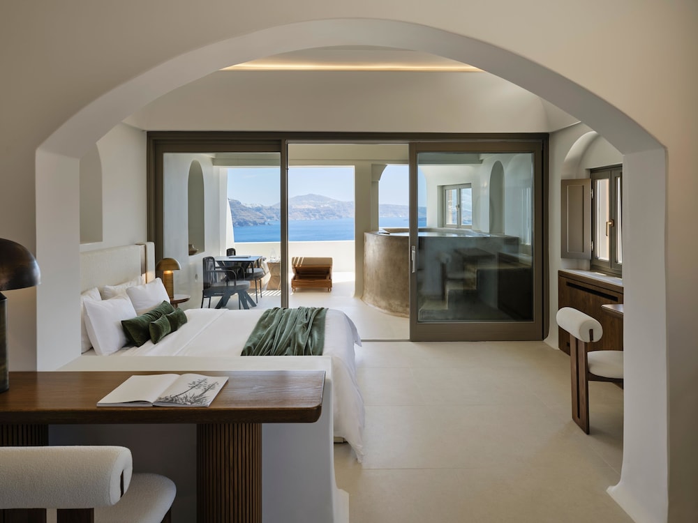 Honeymoon, Suite, King Bed, Outdoor Jetted Tub، Andronis Luxury Suites 5/7