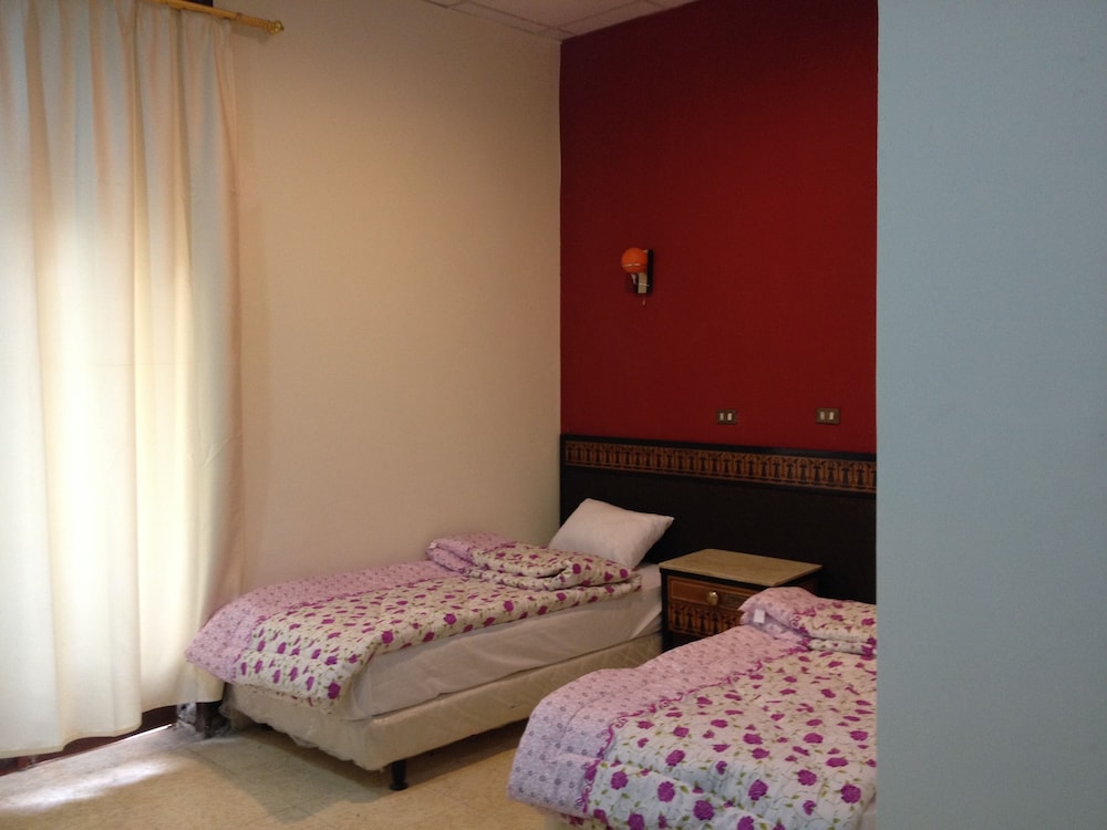 One Season Hostel 50/72