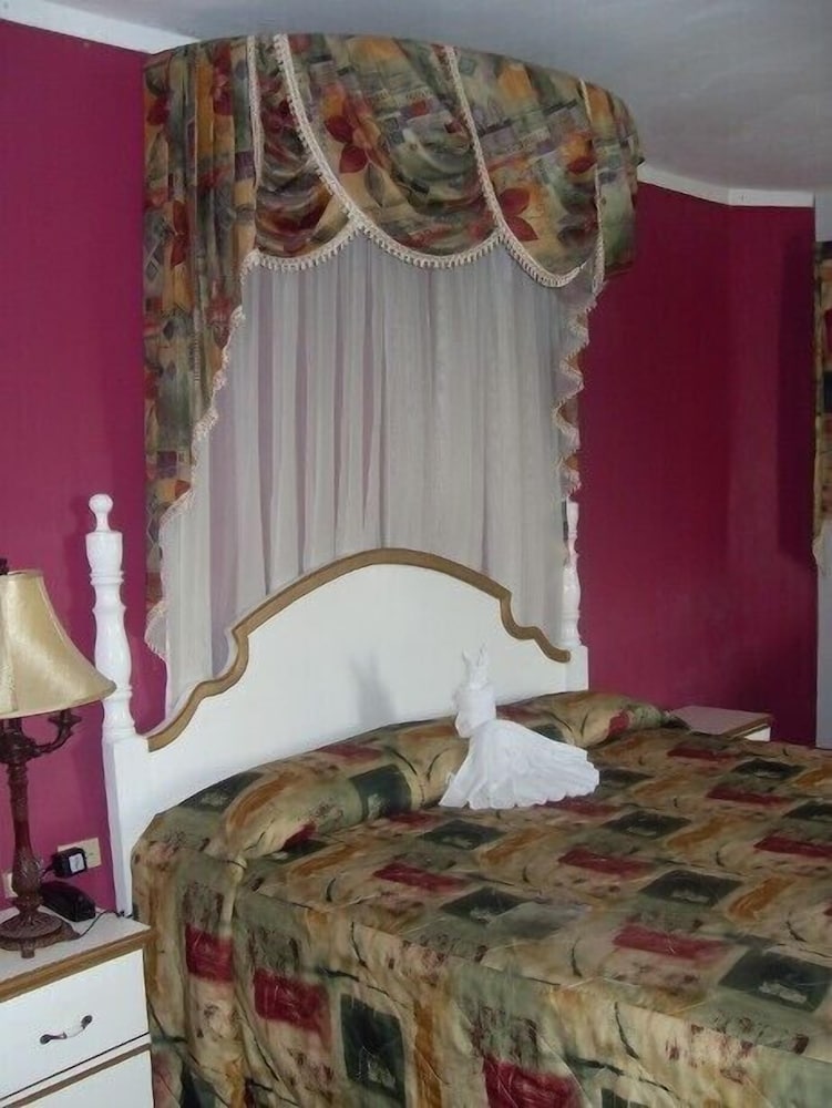 Mandeview Hotel 22/23