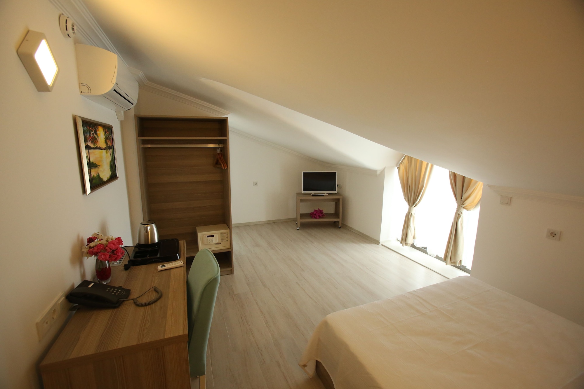Panoramic, Double Bed, Sea View, Attic 5/8