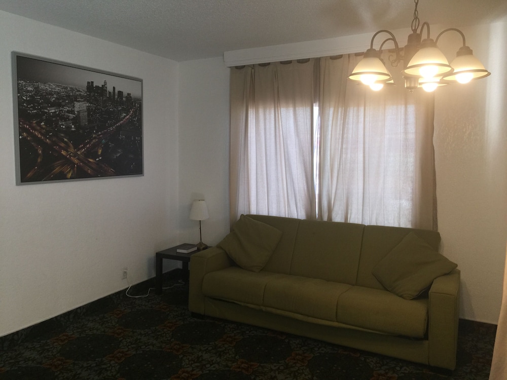 Tradewinds Allsuites Hotel 18/33