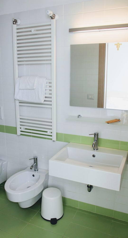 غرفة سوبيريور مفردة بسرير مزدوج، Hotel Domus Helena 3/4