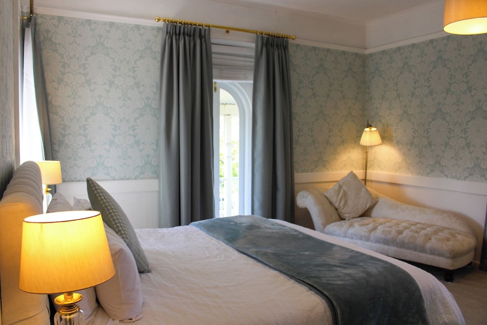 Family Suite, King Bed, Trundle and Twin Beds, Garden View