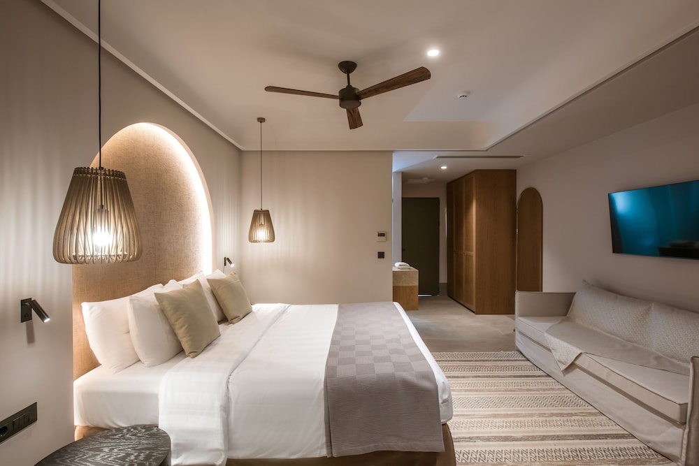JUNIOR SUITE PRIVATE POOL SEA VIEW