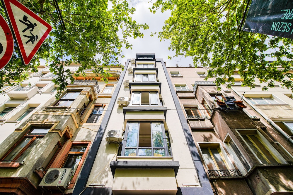 Mitani Suites 42/50