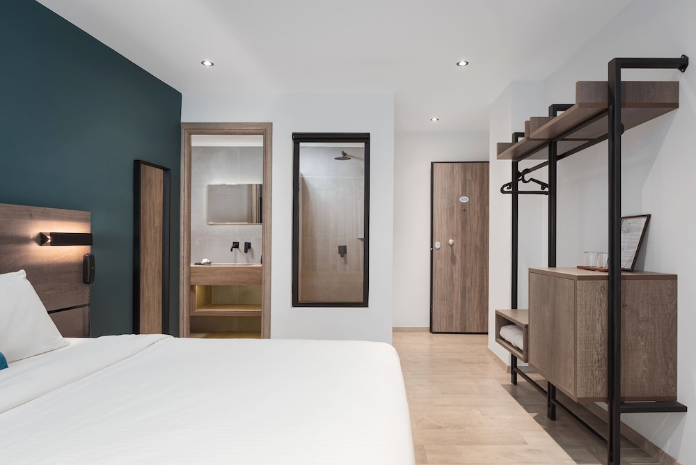 EXECUTIVE, SUITE