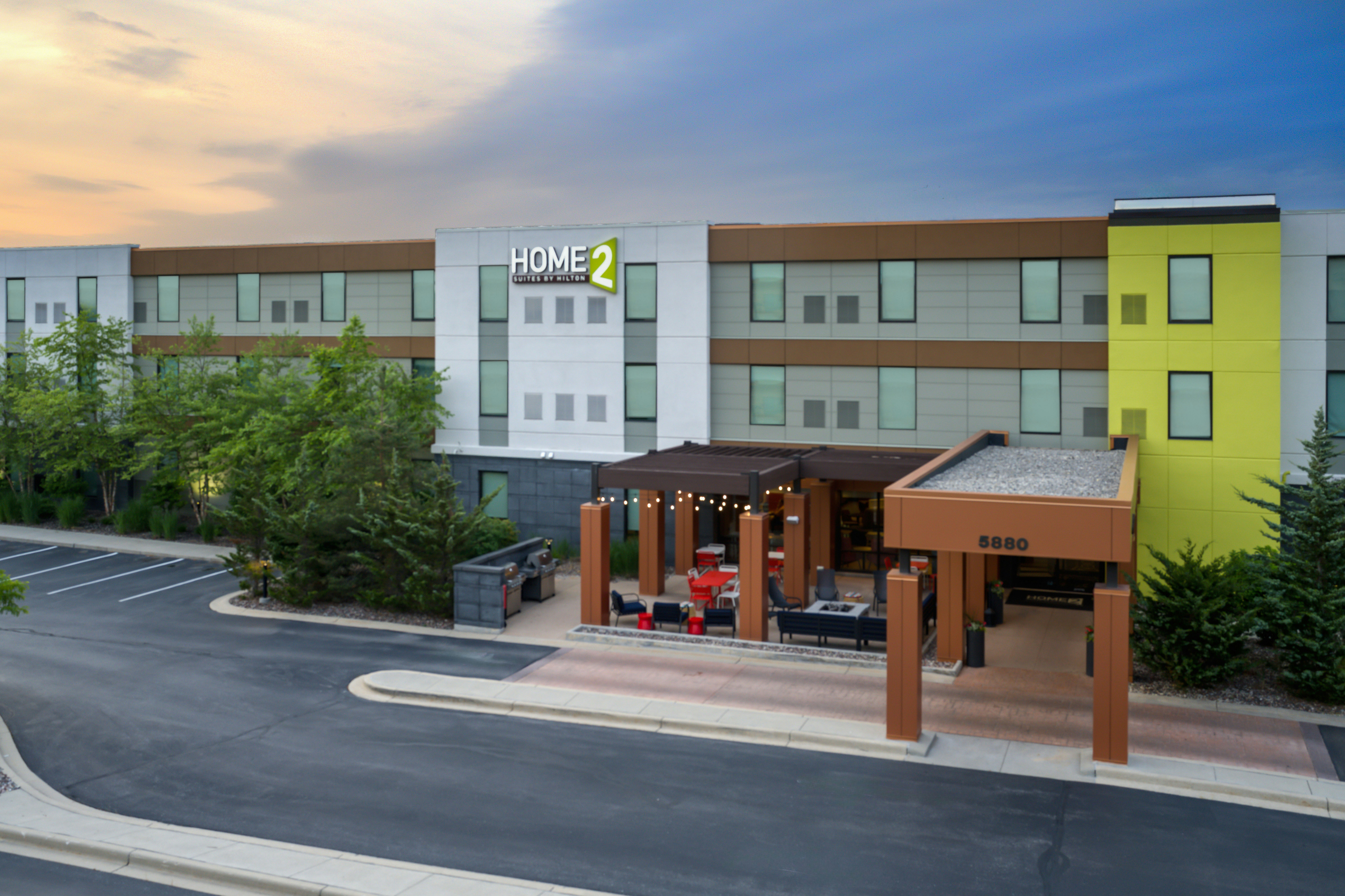 Home2 Suites By Hilton Milwaukee Airport 40/41