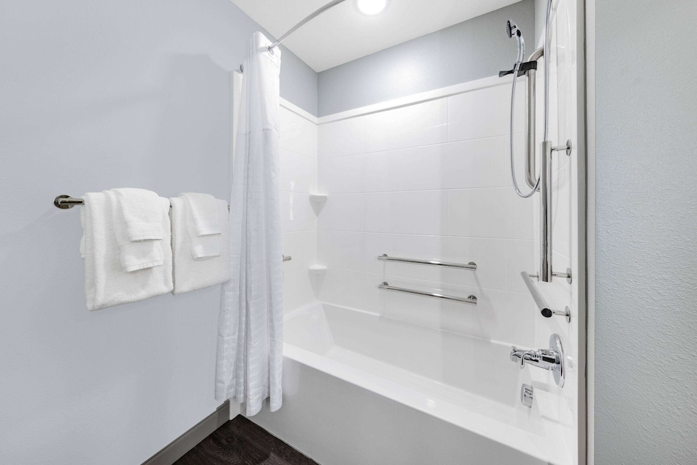 AmericInn by Wyndham International Falls Southwest 50/50
