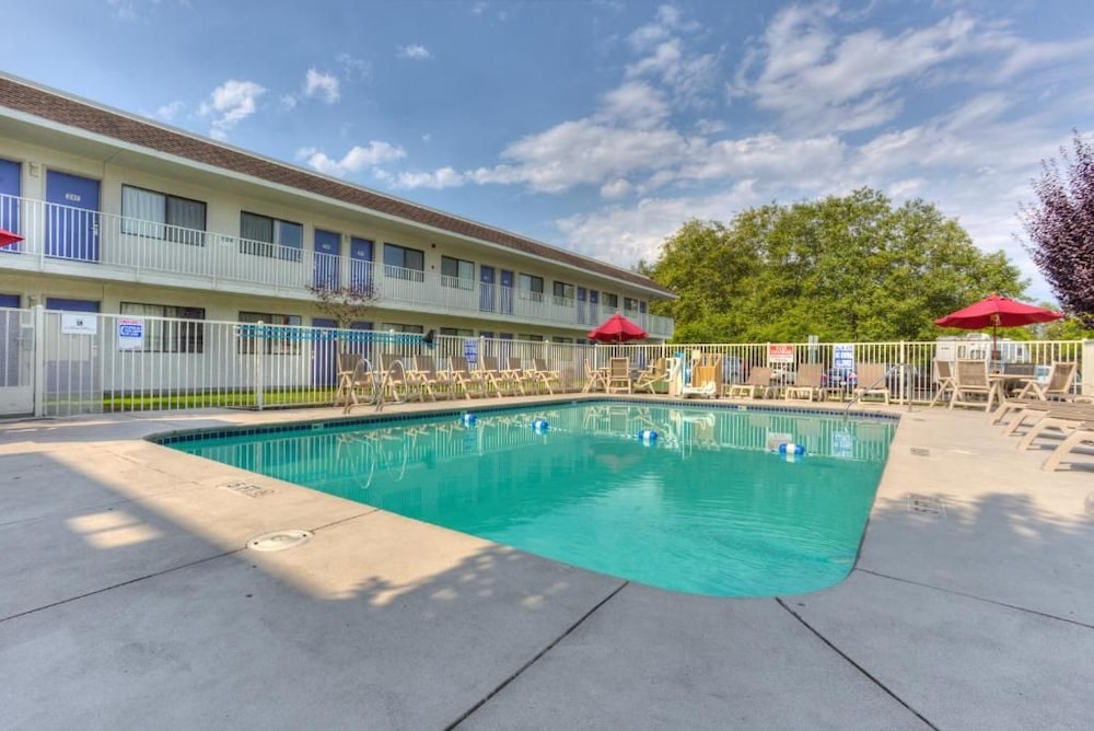 Motel6 Troutdale, OR - Portland East 5/59