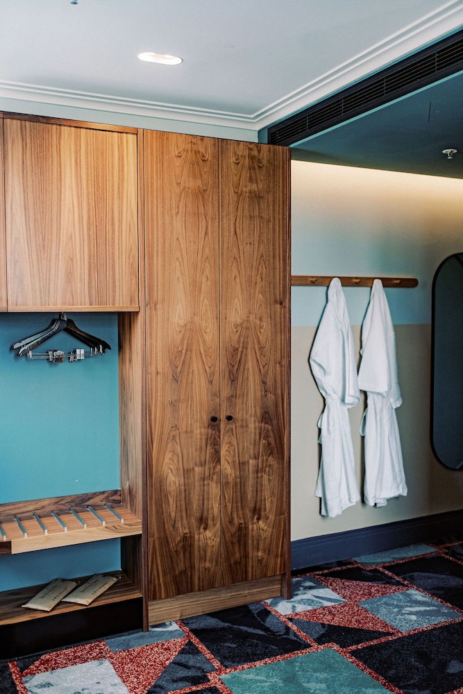 HOTEL STEYNE 16/50