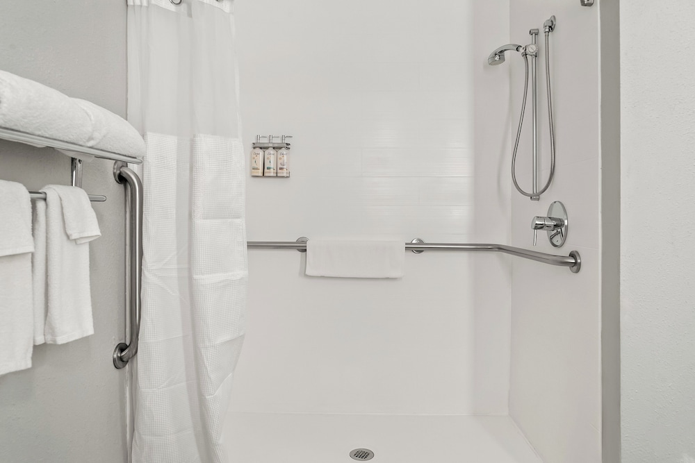 غرفة قياسية بسريرين كوين، Holiday Inn Express Hotel And Suites Marion 8/9
