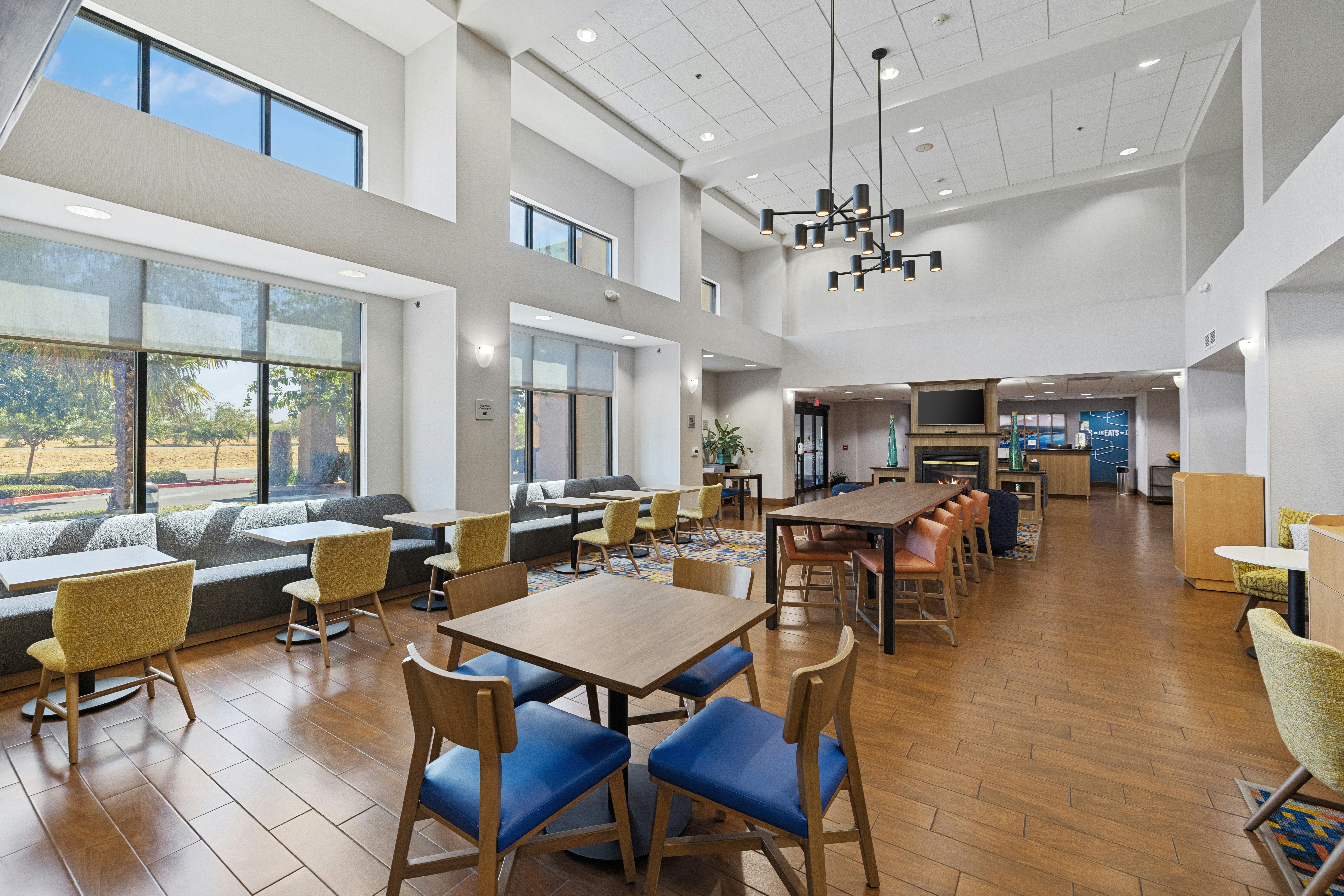 Hampton Inn Suites Madera 43/47