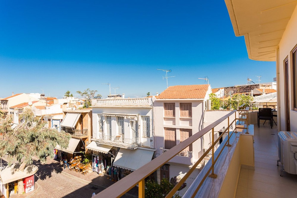 Polyxenia Boutique Hotel 46/50