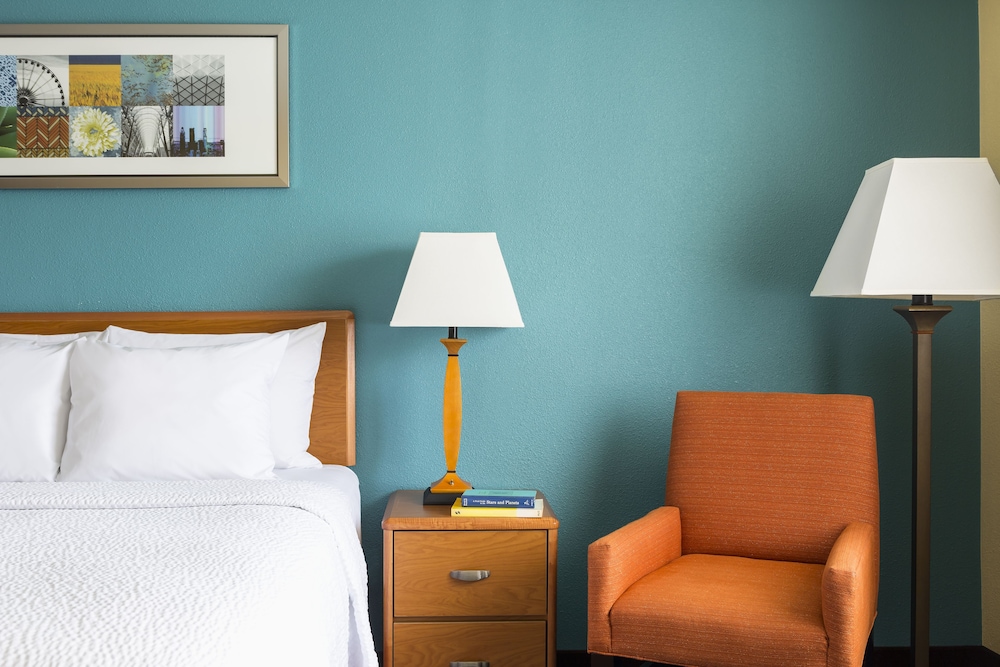 Fairfield Inn Muncie 15/23