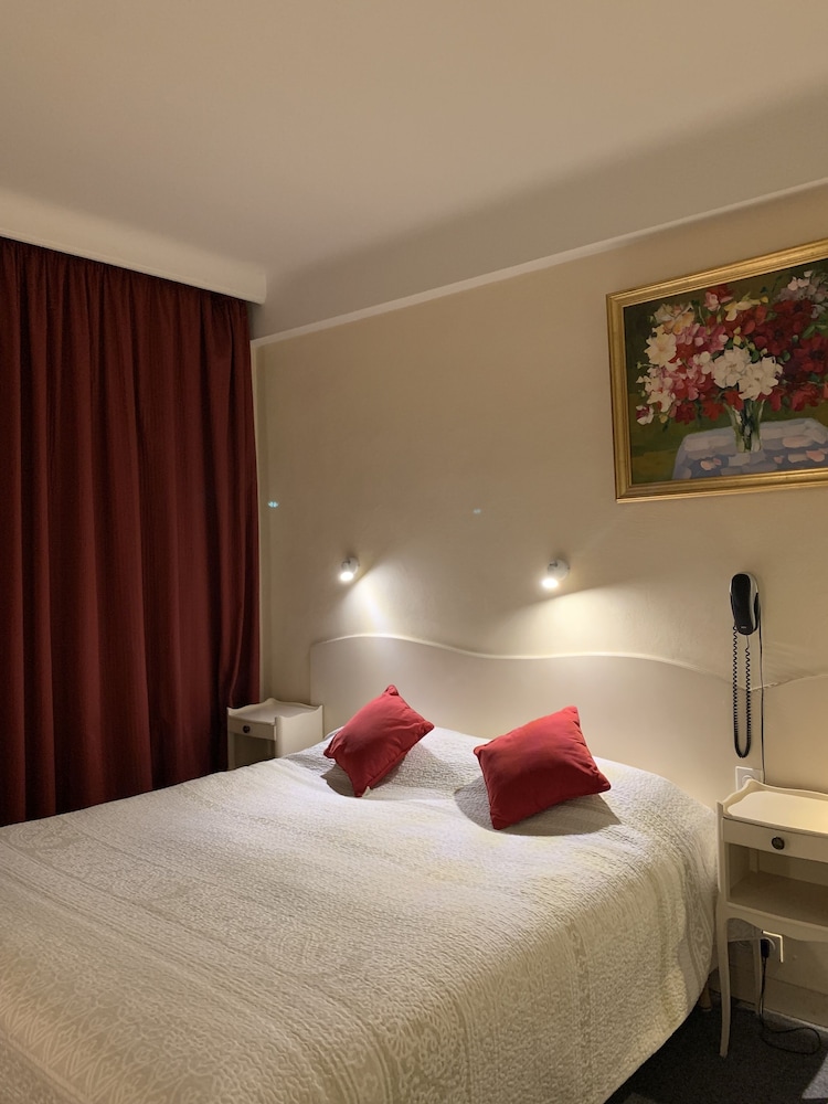 Hotel Chiffre 12/69