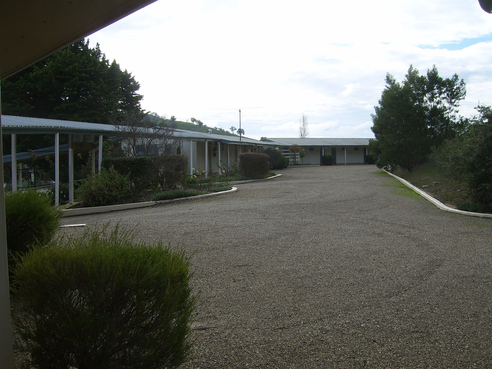 Garden Motor Inn 61/71