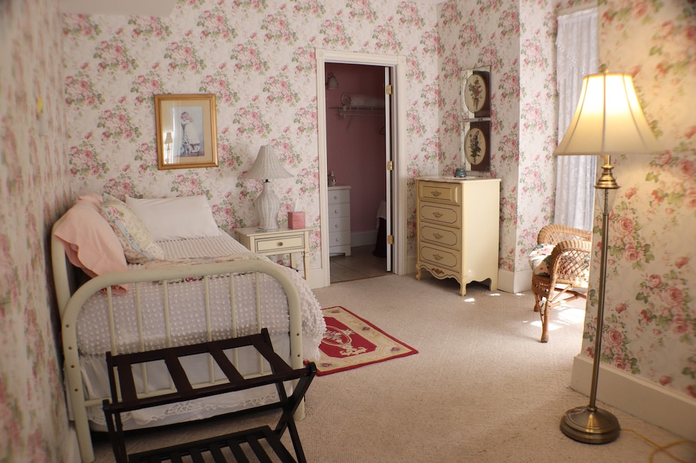 50 Lincoln Short North Bed and Breakfast 34/71