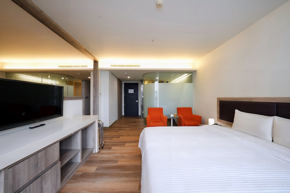 DELUXE, QUADRUPLE, MULTIPLE BEDS