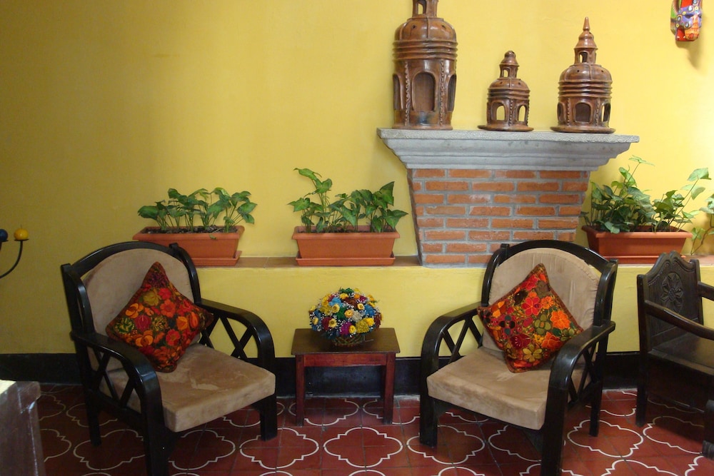 LAS CAMELIAS INN 30/50