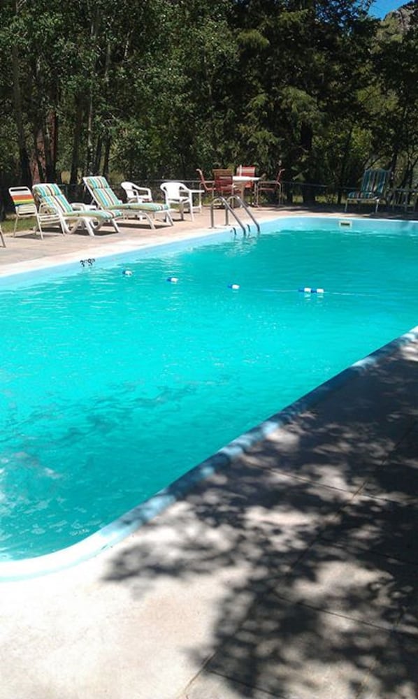 Nicky's Resort 40/44