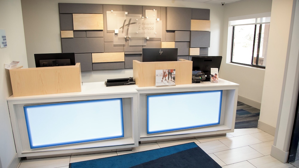 Holiday Inn Express and Suites Colorado Springs North an IHG Hotel 47/67