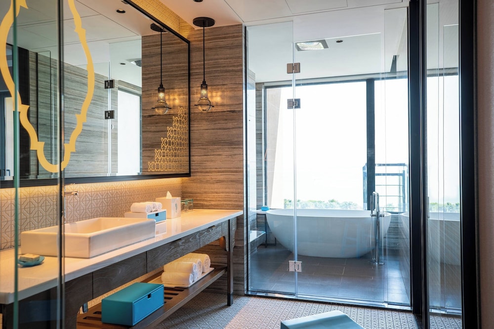 غرفة بسرير كينج بإطلالة على الحديقة بشرفة، Renaissance Xiamen Hotel 6/10