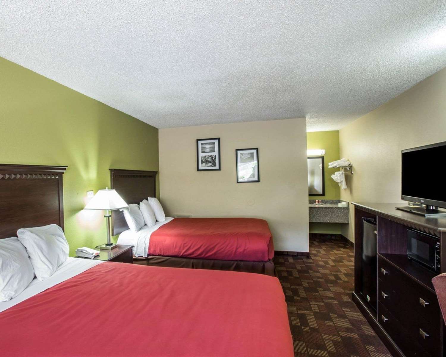 ROOM, 2 DOUBLE BEDS