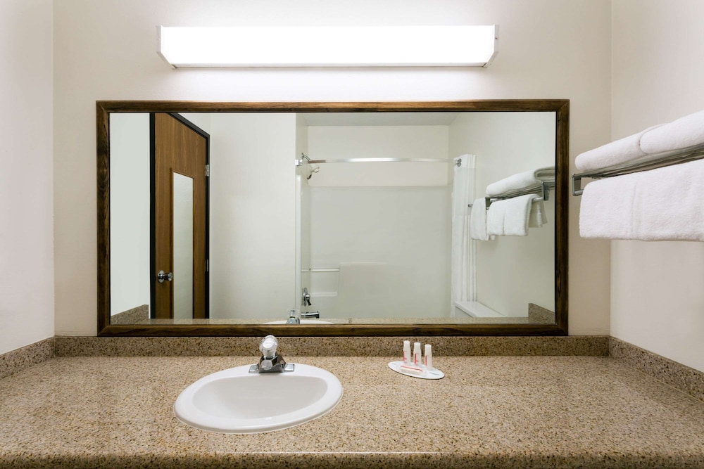Baymont by Wyndham Bozeman 45/48