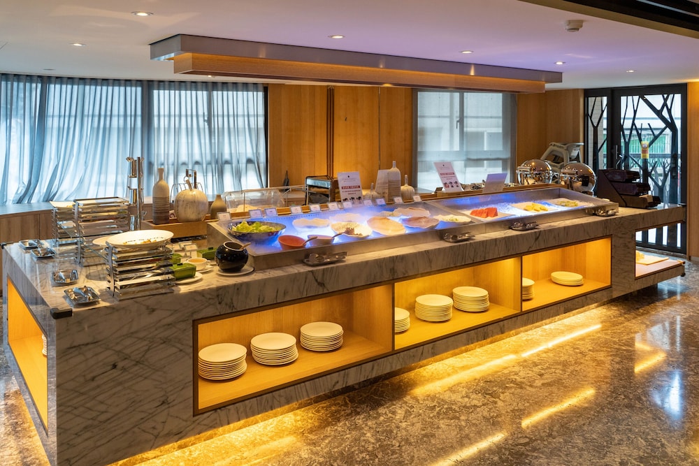 Gogo Hotel 8/56