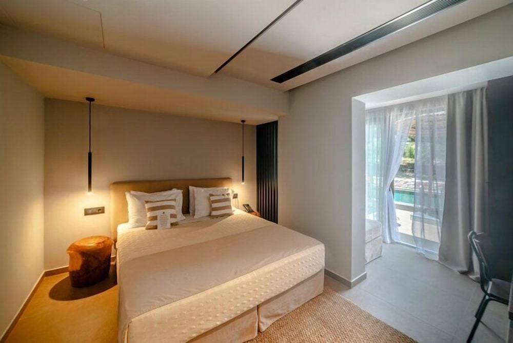 Suite, 1 King and 1 Single Beds, Shared Pool