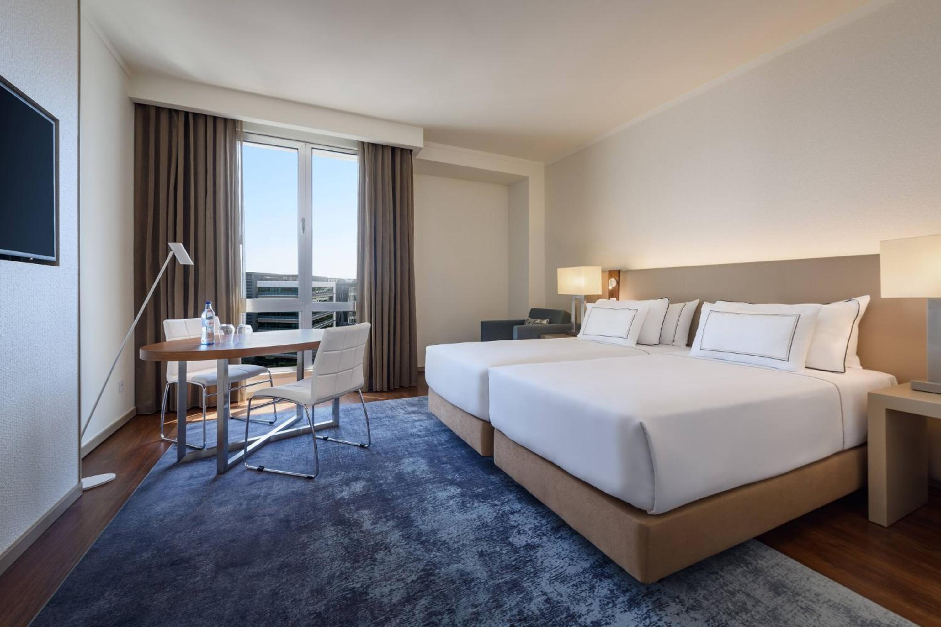 Melia, Twin Beds
