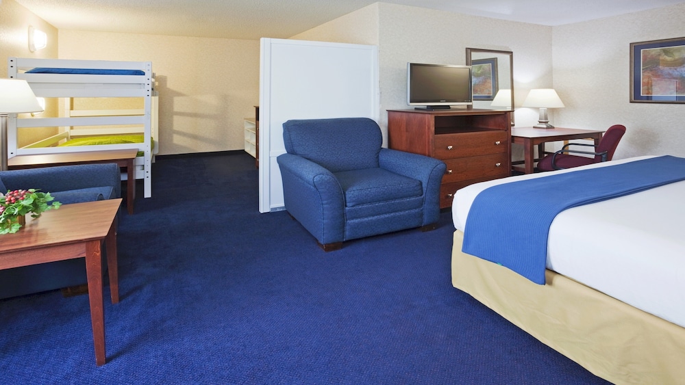 Holiday Inn Express Deforest Madison Area, an IHG Hotel 28/65