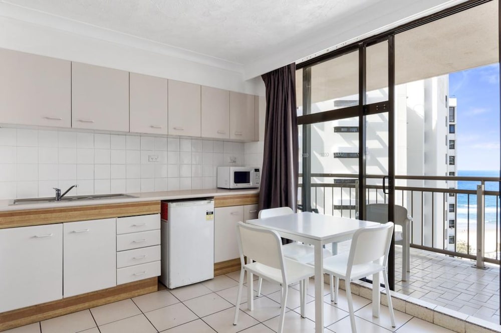 Beachcomber Resort Surfers Paradise 30/38
