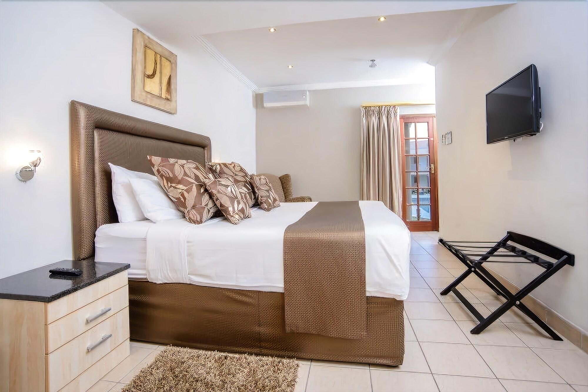 The Cycad Lodge & Chalets 10/50